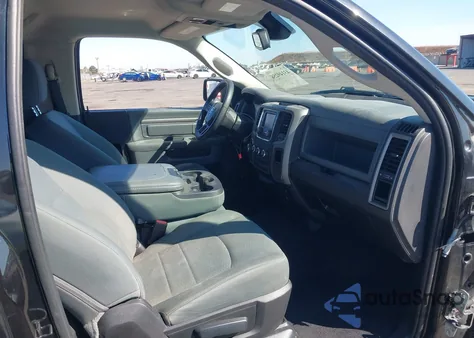 2016 Ram 1500 Express z USA, uszkodzony, nr VIN 3C6JR6AT6GG329482